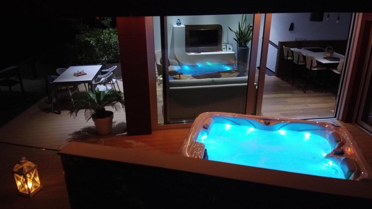 The Q Superior - A Penthouse With Jacuzzi And Sauna Ровинь Экстерьер фото
