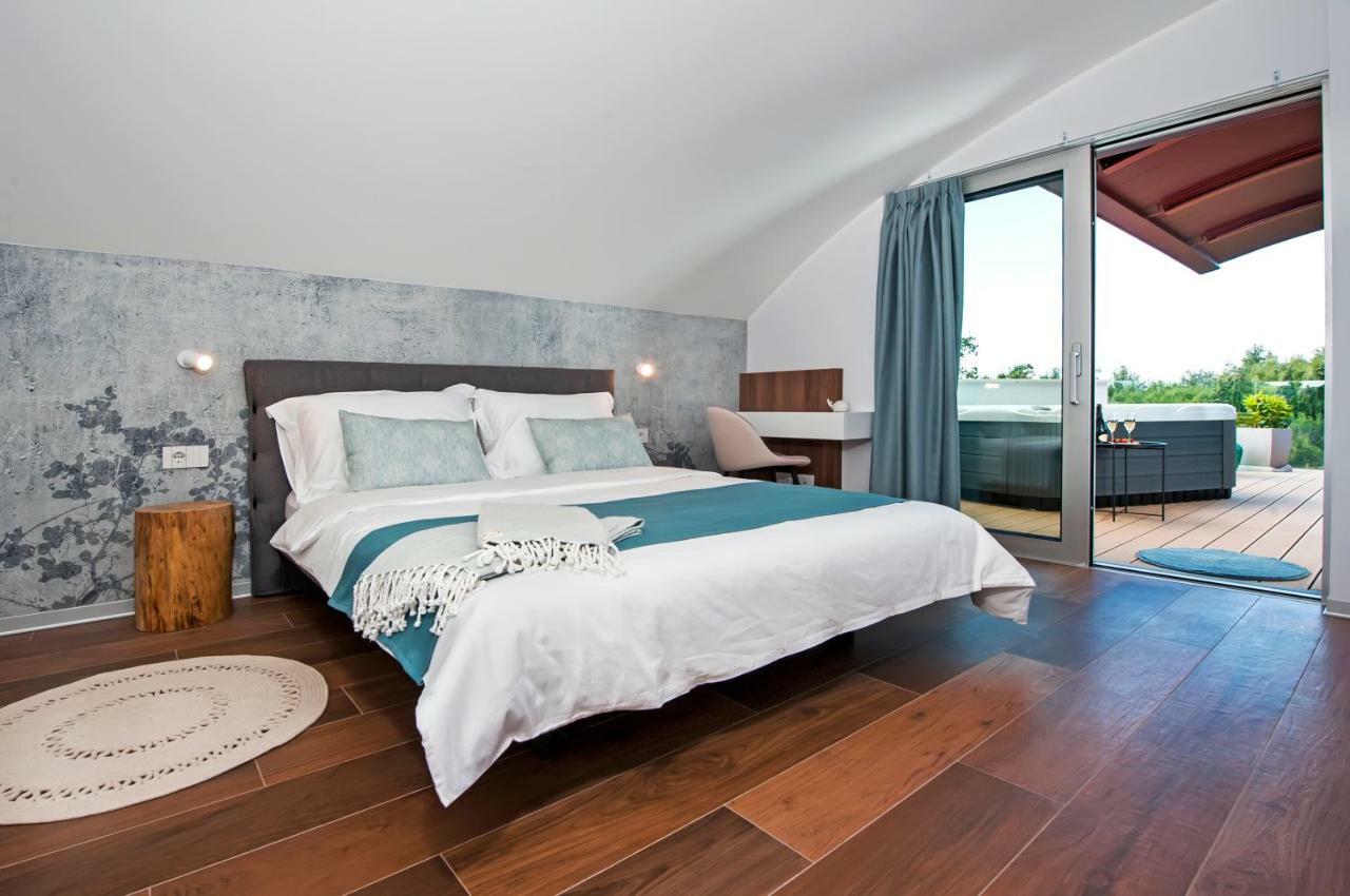 The Q Superior - A Penthouse With Jacuzzi And Sauna Ровинь Экстерьер фото